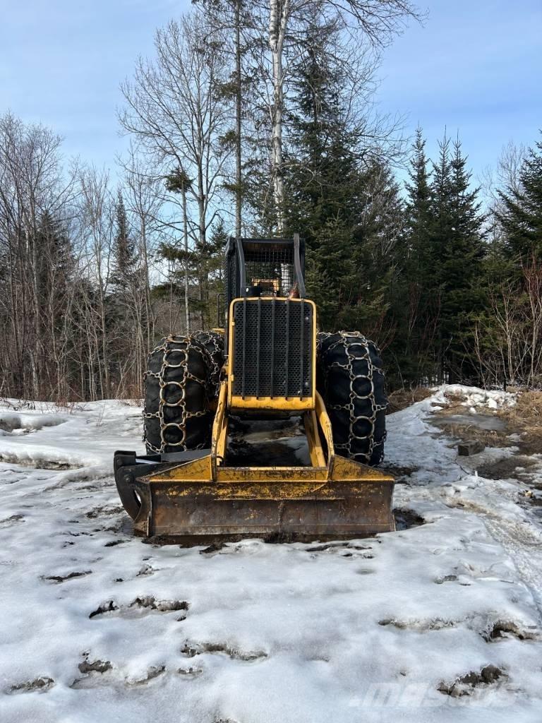 John Deere 640 D Skidery