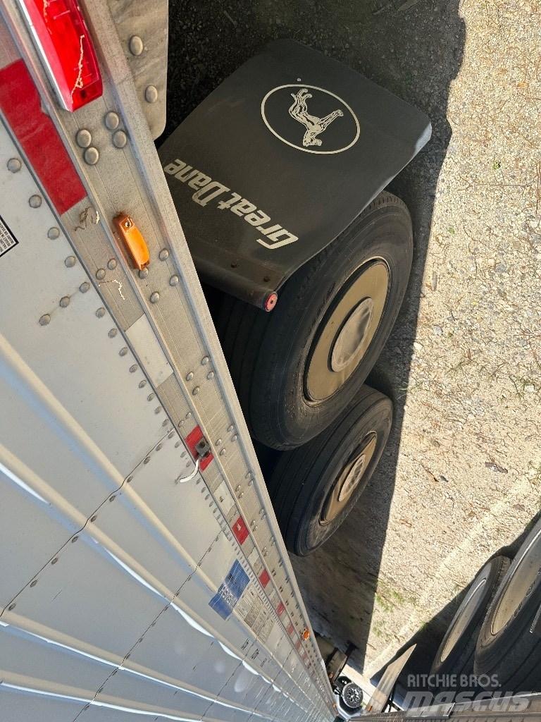 Volvo D11 Samochody ciężarowe ze skrzynią zamkniętą