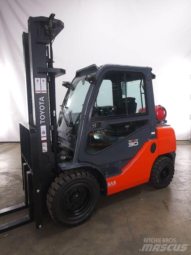 Toyota 02-8FGF30 Wózki LPG