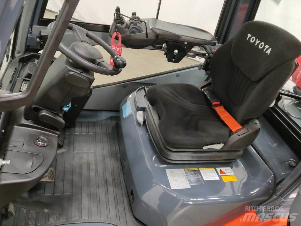 Toyota 02-8FGF30 Wózki LPG