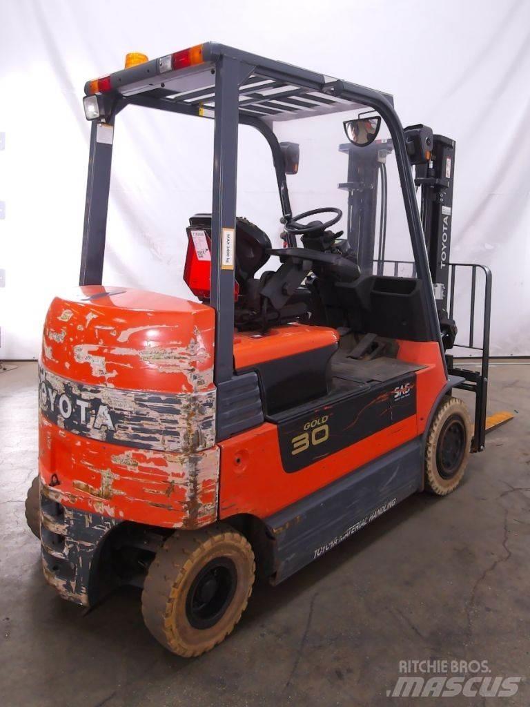 Toyota 7FBMF30 Wózki elektryczne