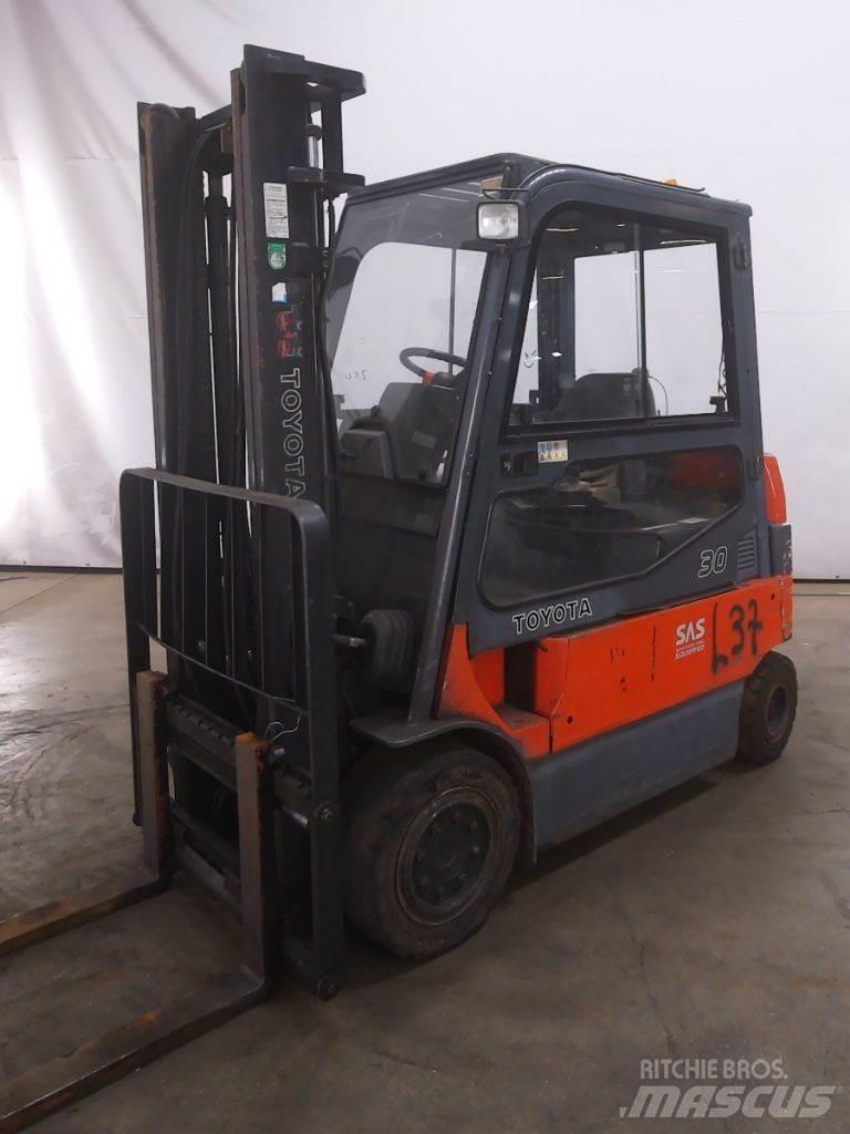 Toyota 7FBMF30 Wózki elektryczne