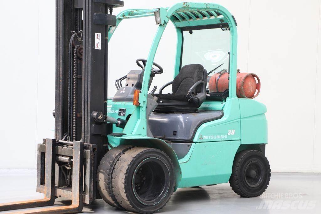 Mitsubishi FG30N Wózki LPG