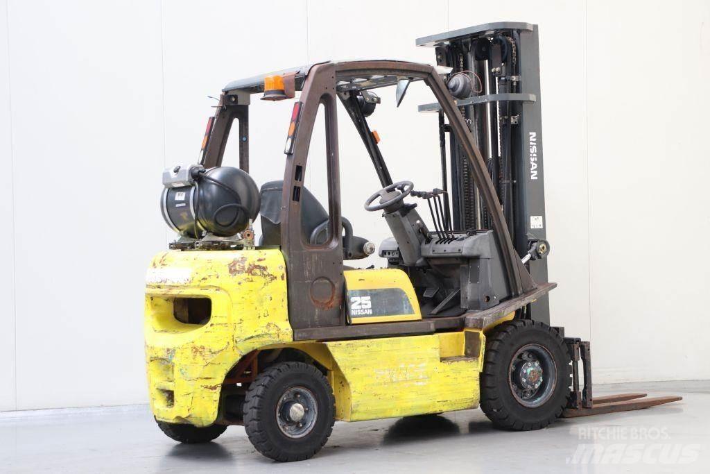 Nissan UD02A25PQ Wózki LPG