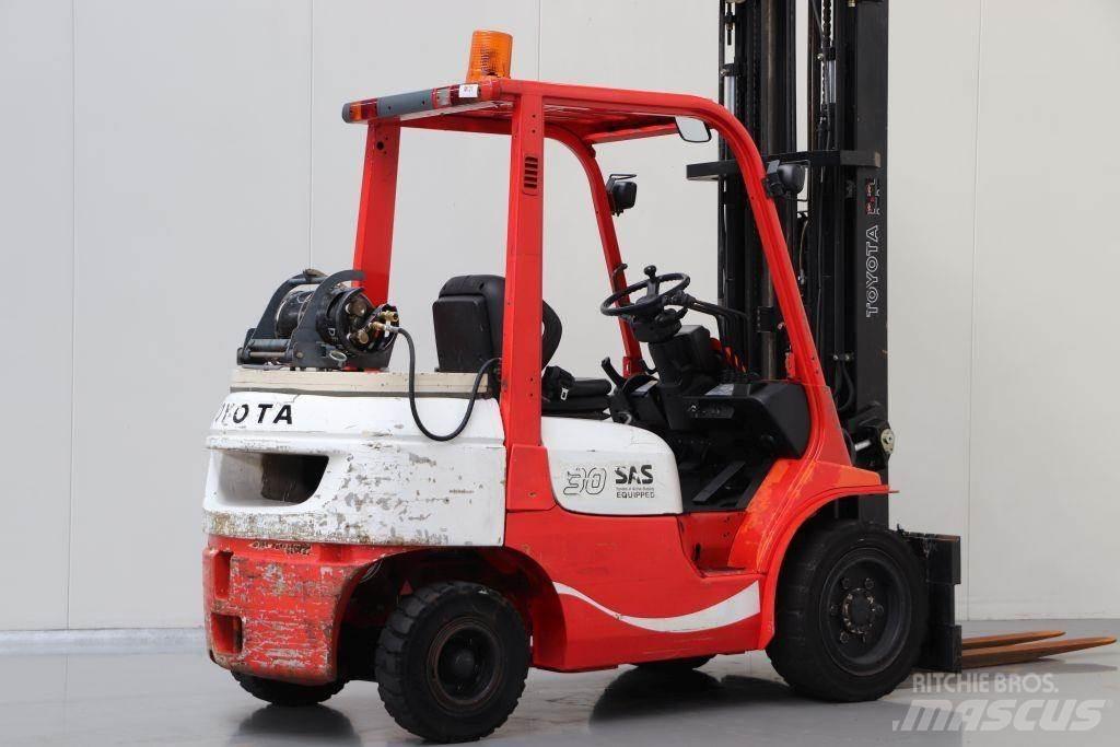 Toyota 02-7FGF30 Wózki LPG