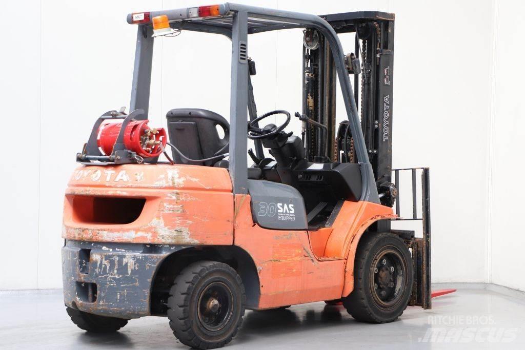 Toyota 02-7FGF30 Wózki LPG