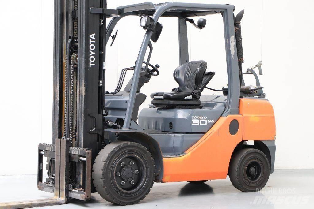 Toyota 02-8FGF30 Wózki LPG