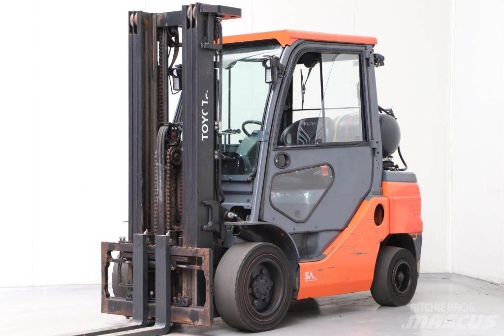 Toyota 02-8FGF30 Wózki LPG