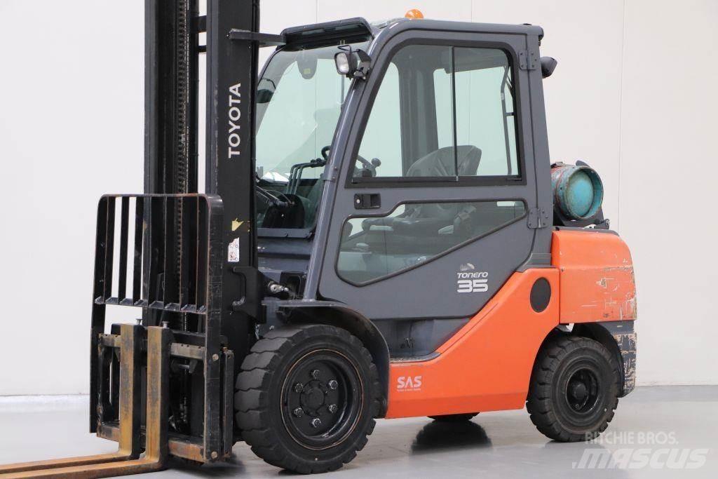Toyota 02-8FGJF35 Wózki LPG