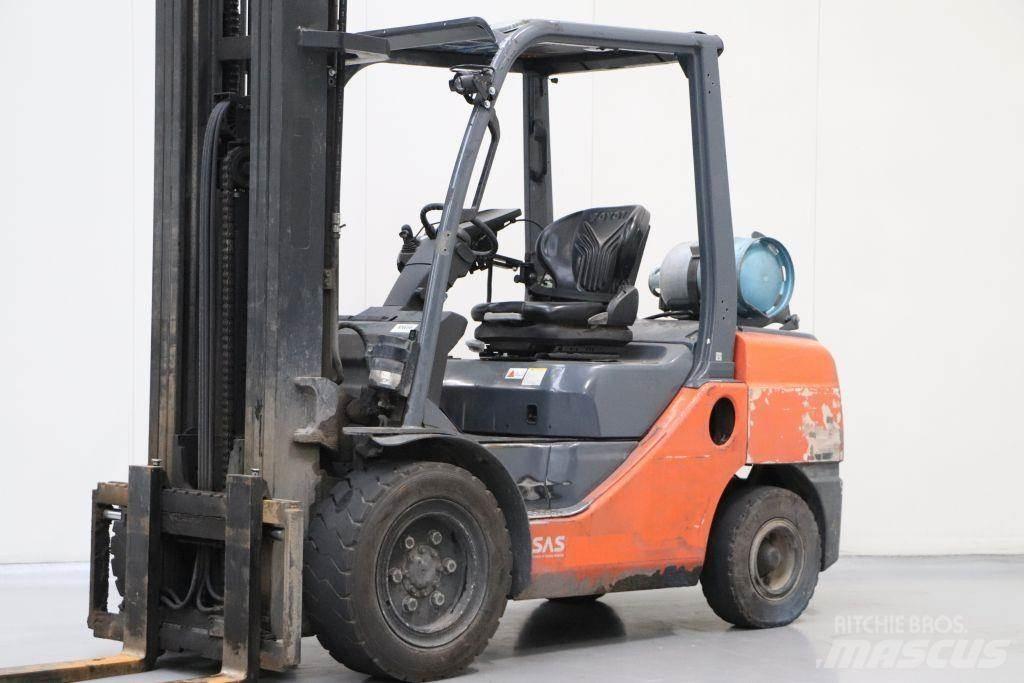 Toyota 02-8FGJF35 Wózki LPG