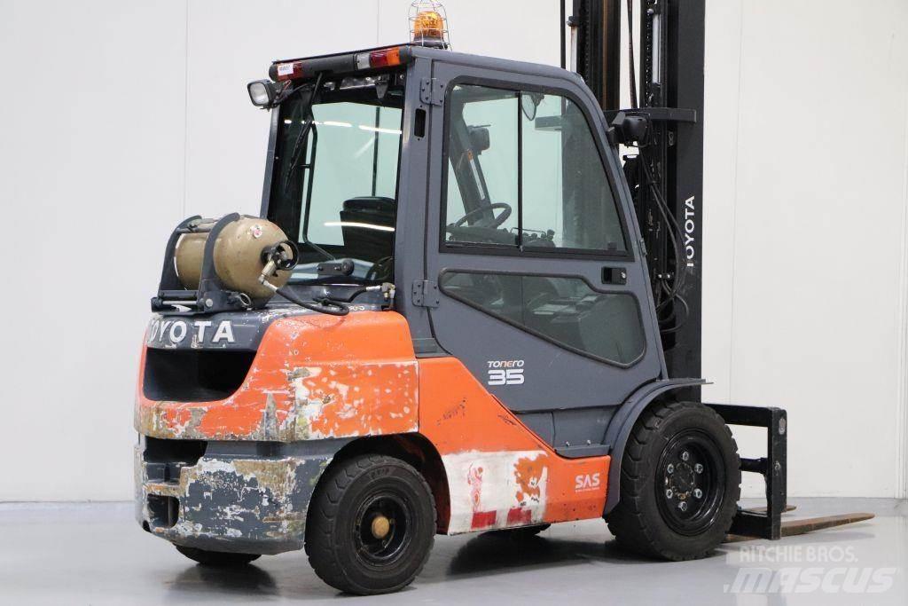 Toyota 02-8FGJF35 Wózki LPG