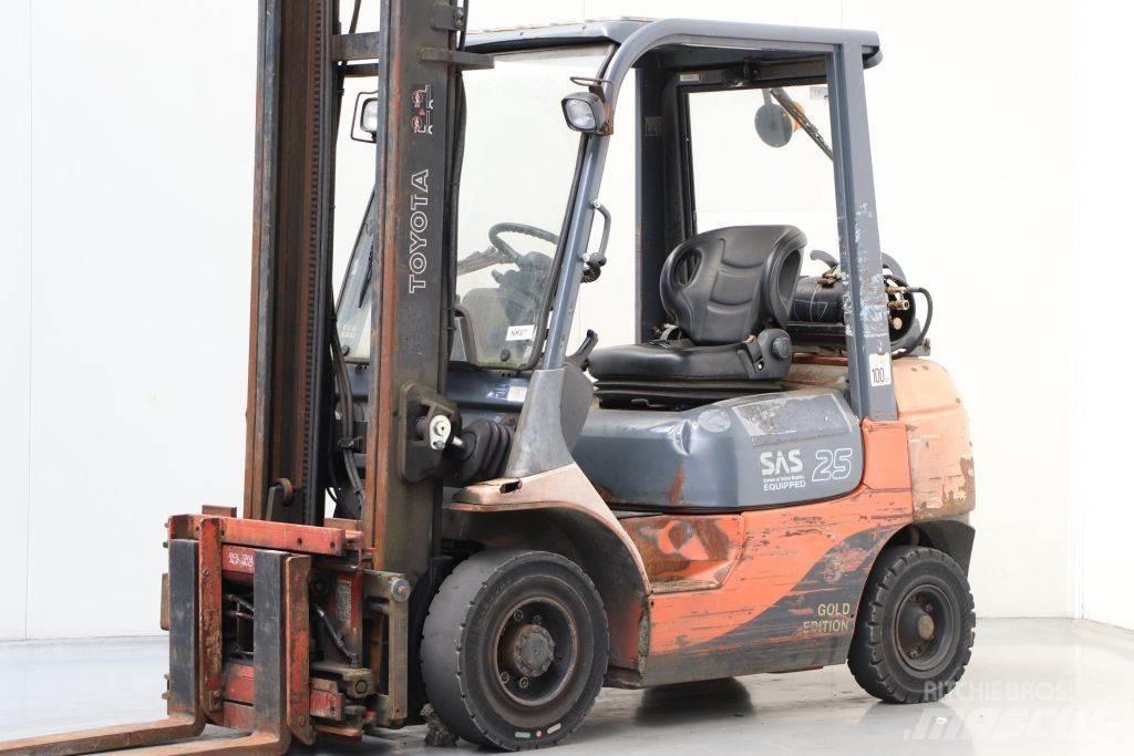 Toyota 42-7FGF25 Wózki LPG