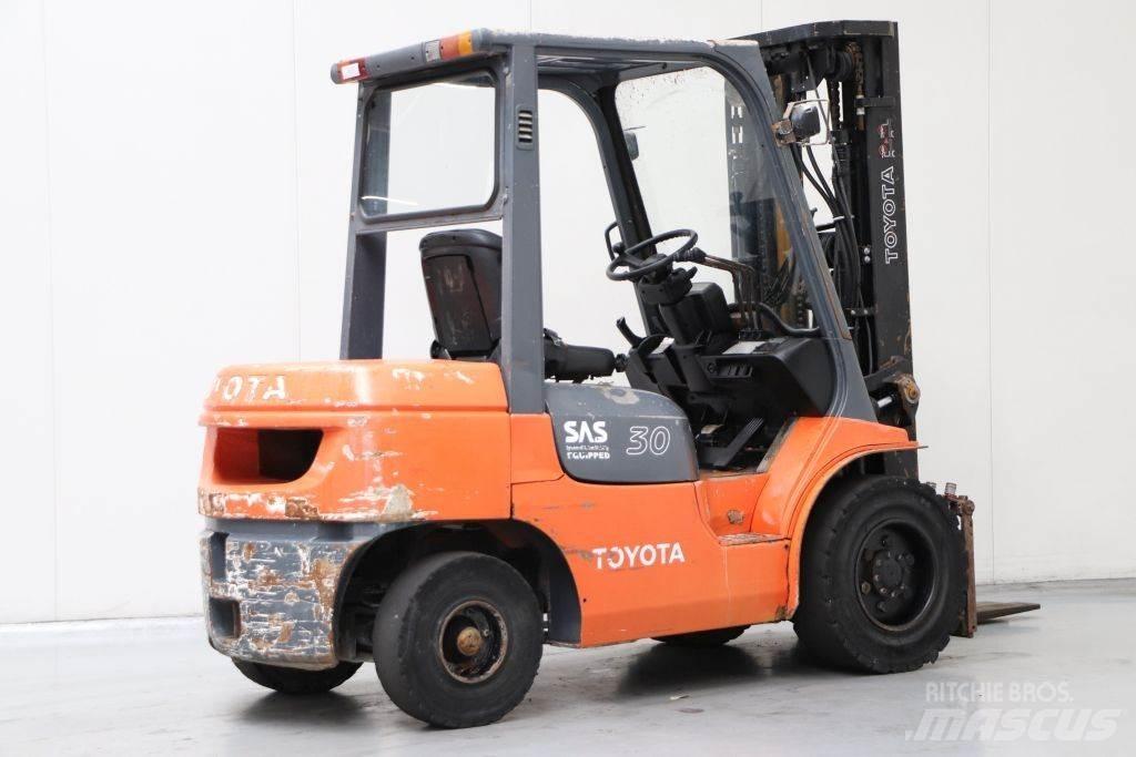 Toyota 62-7FDF30 Wózki Diesla