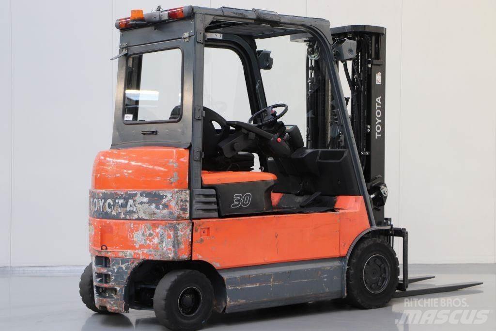 Toyota 7FBMF30 Wózki elektryczne