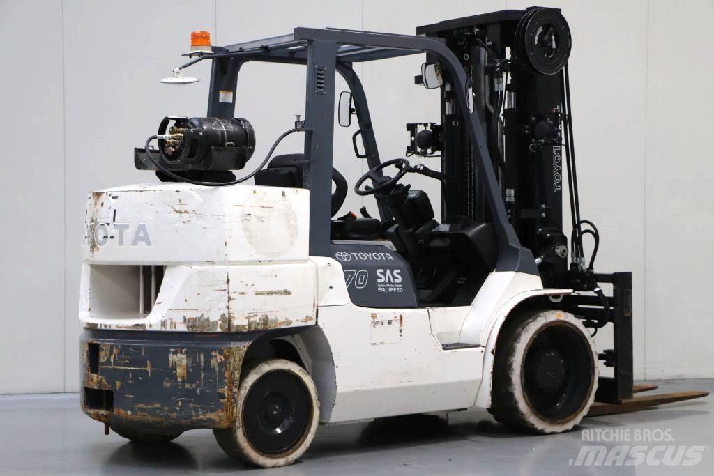 Toyota 7FGCU70 Wózki LPG