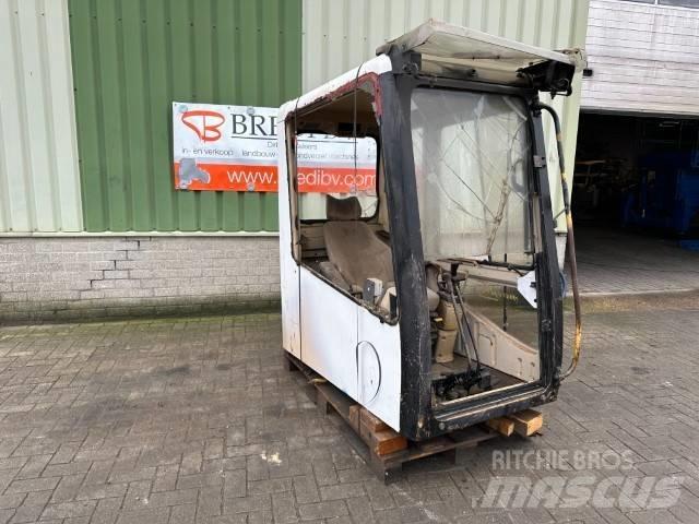 CAT 325 LN Kabiny i wnętrze