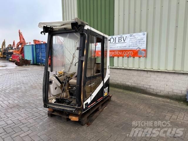 CAT 325 LN Kabiny i wnętrze
