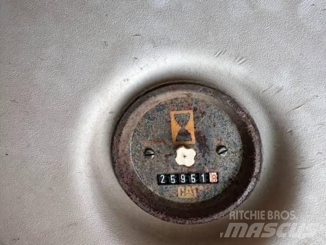 CAT 325 LN Kabiny i wnętrze