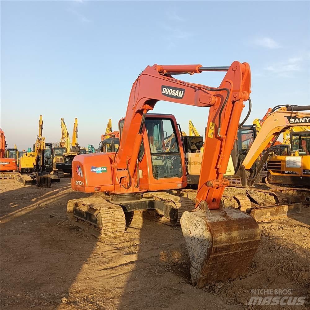 Doosan DH 70 Koparki gąsienicowe