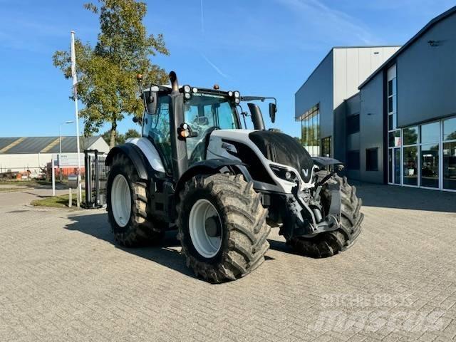 Valtra T214 Versu Ciągniki rolnicze