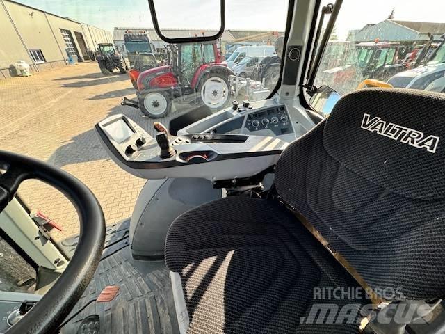 Valtra T214 Versu Ciągniki rolnicze