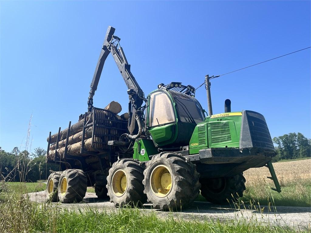 John Deere 1210E Forwardery