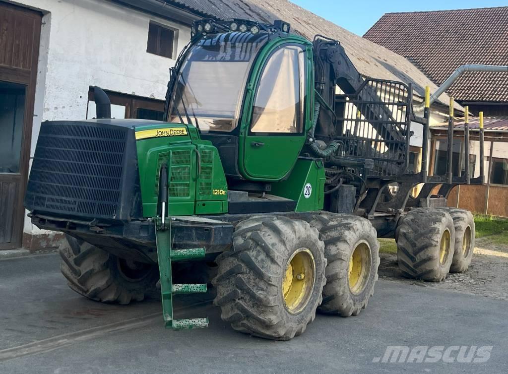 John Deere 1210E Forwardery