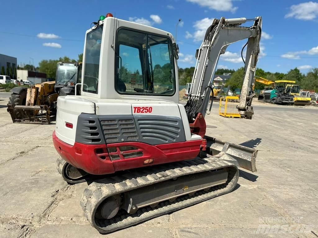Takeuchi TB250 Minikoparki