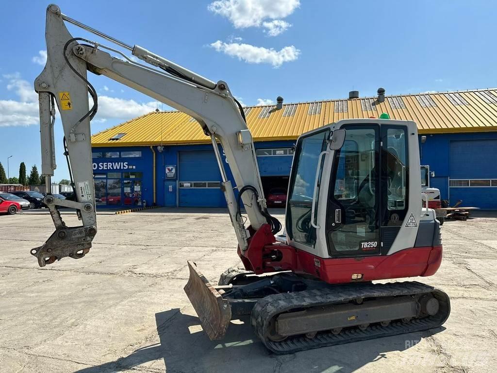 Takeuchi TB250 Minikoparki