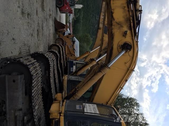 Komatsu 450 Koparki gąsienicowe