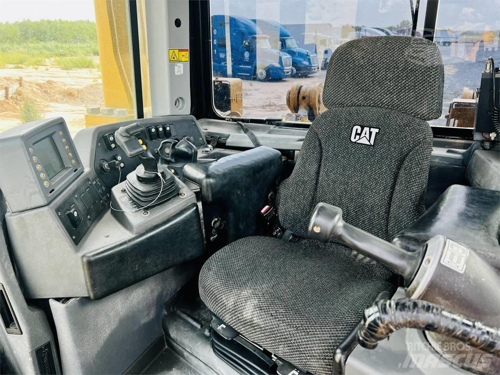 CAT D 8 T Spycharki gąsienicowe
