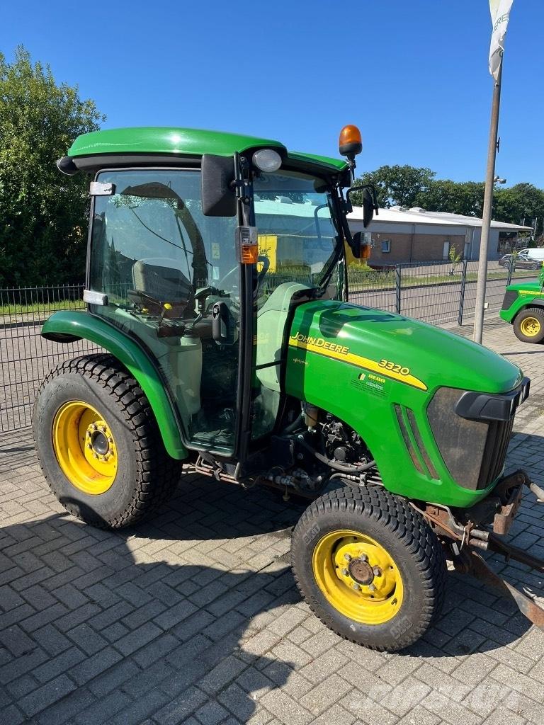 John Deere 3320 Mikrociągniki