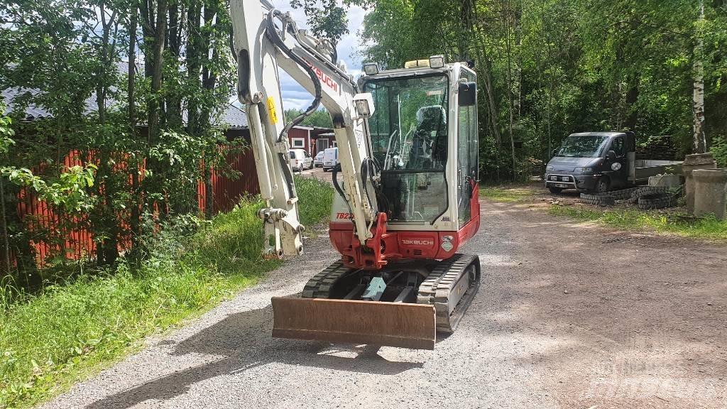 Takeuchi TB230 Minikoparki