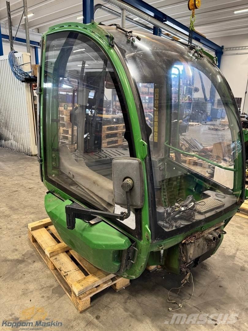 John Deere 1210E Kabiny i wnętrze