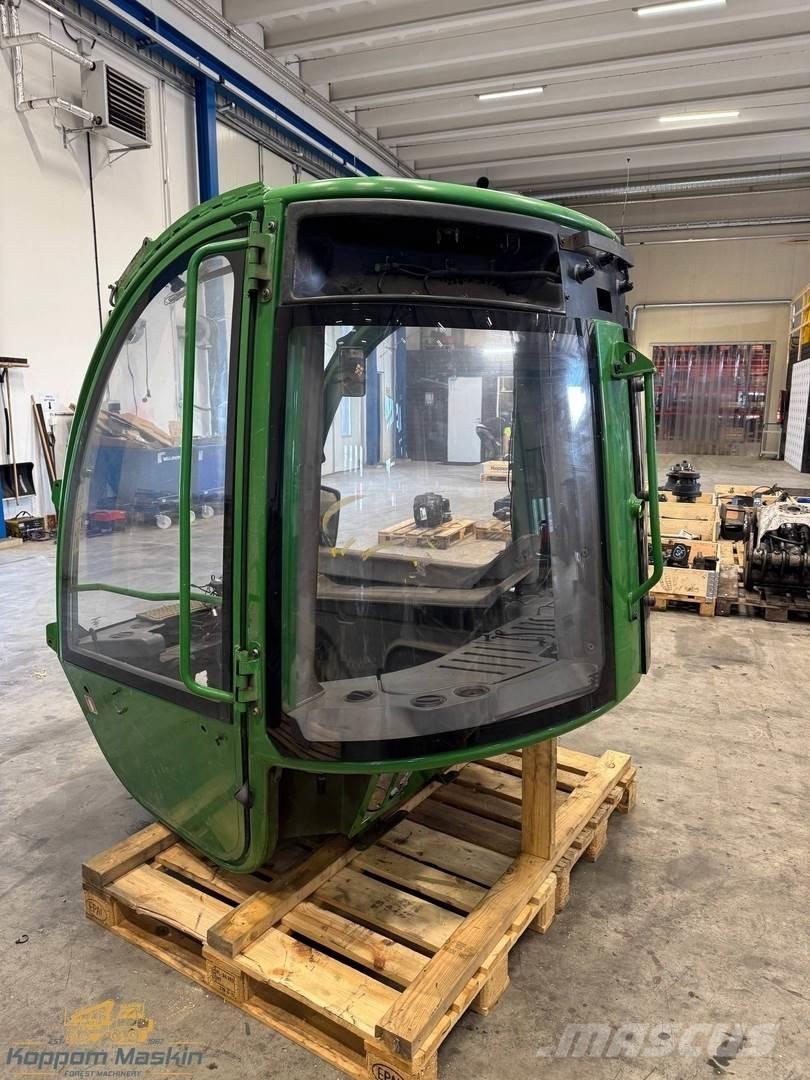 John Deere 1210E Kabiny i wnętrze