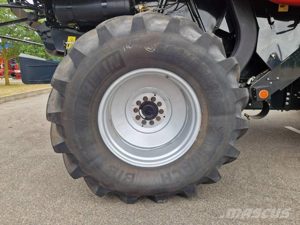 Case IH AF 7150 Kombajny zbożowe