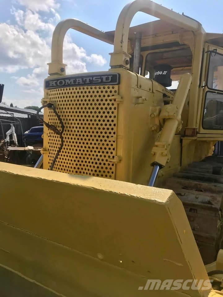 Komatsu D 85 A-12 Spycharki gąsienicowe