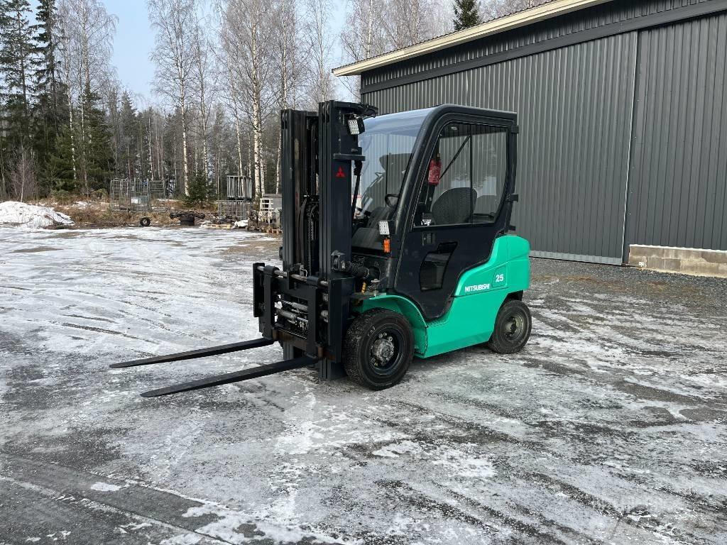 Mitsubishi FD25NT Wózki Diesla
