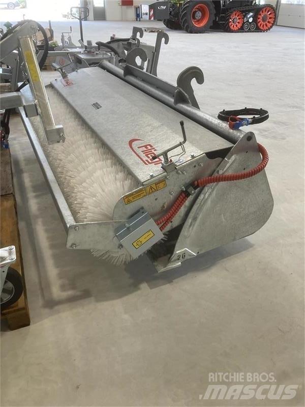 Fliegl Power Pro 260 Zamiatarki - Zgarniarki - Odśnieżarki