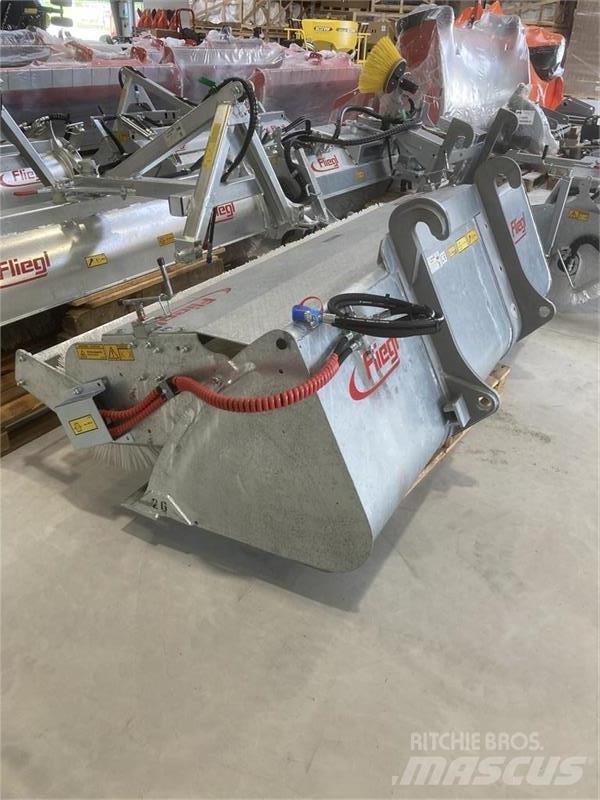 Fliegl Power Pro 260 Zamiatarki - Zgarniarki - Odśnieżarki