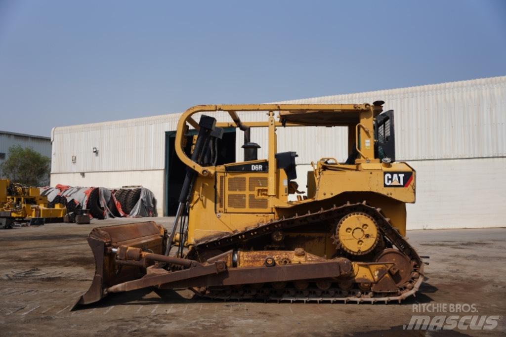 CAT D 6 R Spycharki gąsienicowe