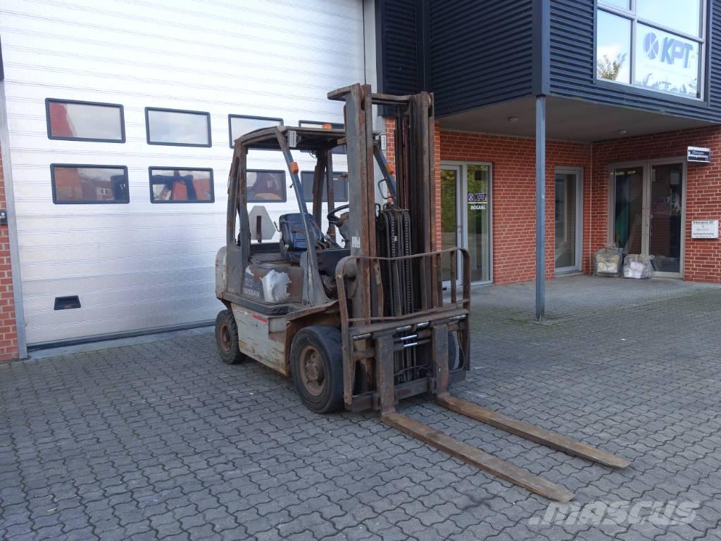 Nissan Y1D2A200 Wózki Diesla