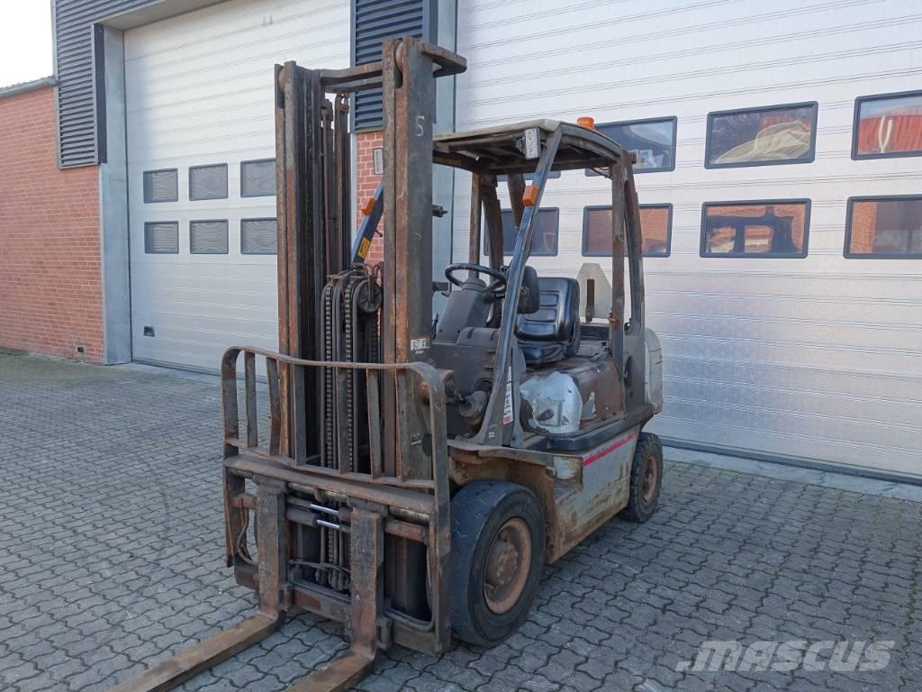 Nissan Y1D2A200 Wózki Diesla