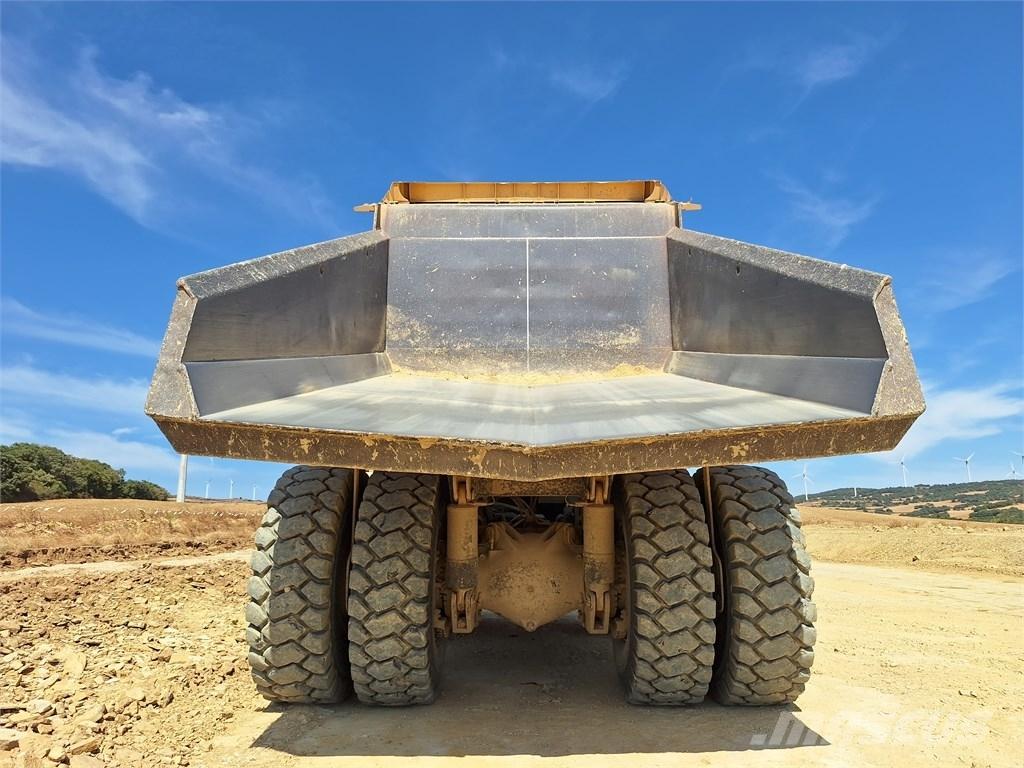 Komatsu HD 605-7E0 Wozidła sztywnoramowe