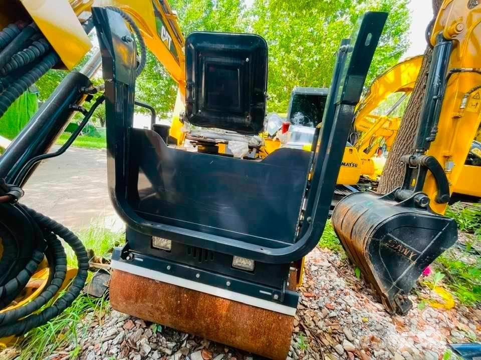 CAT 303 Minikoparki