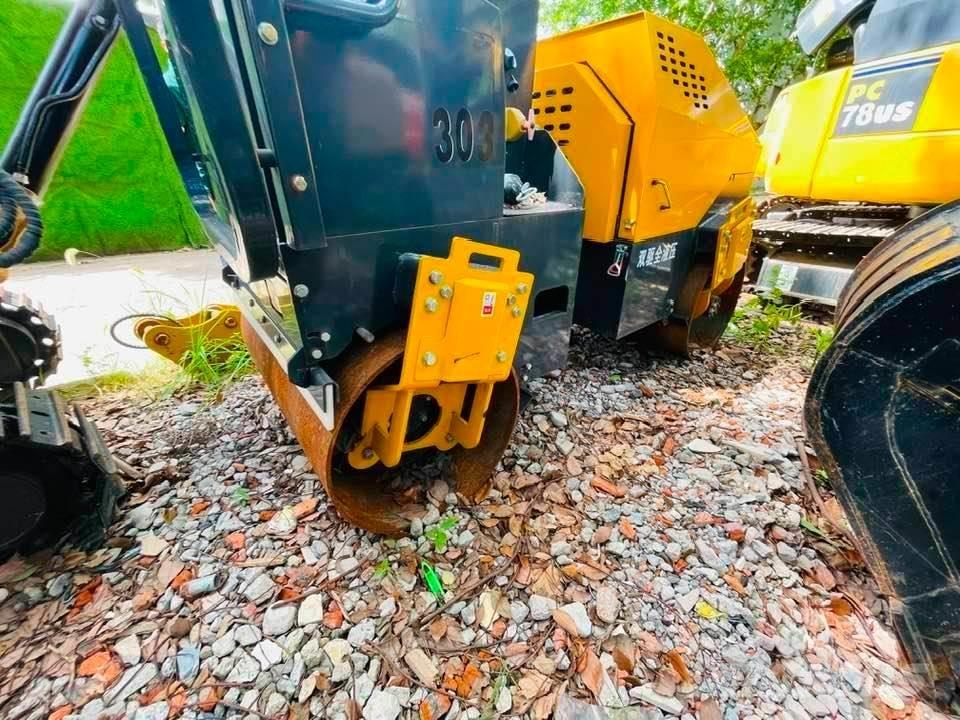 CAT 303 Minikoparki