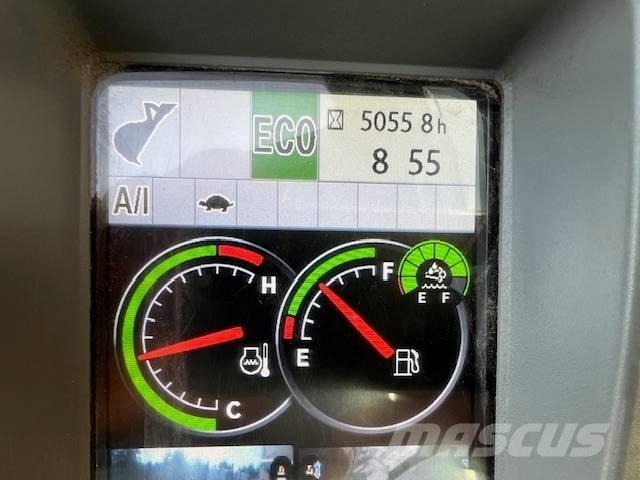 Hitachi ZX 135 US-6 Koparki gąsienicowe