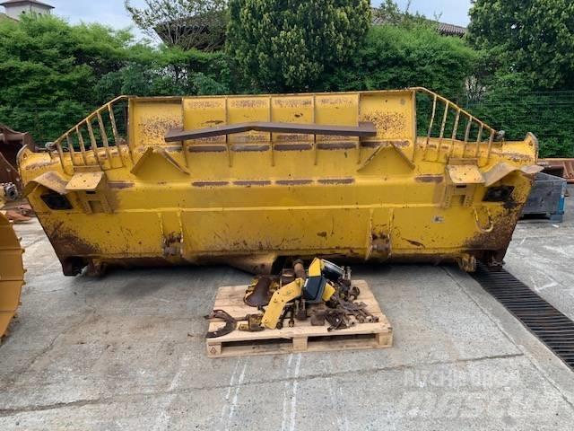 Komatsu D 155 AXI-8 Spycharki gąsienicowe