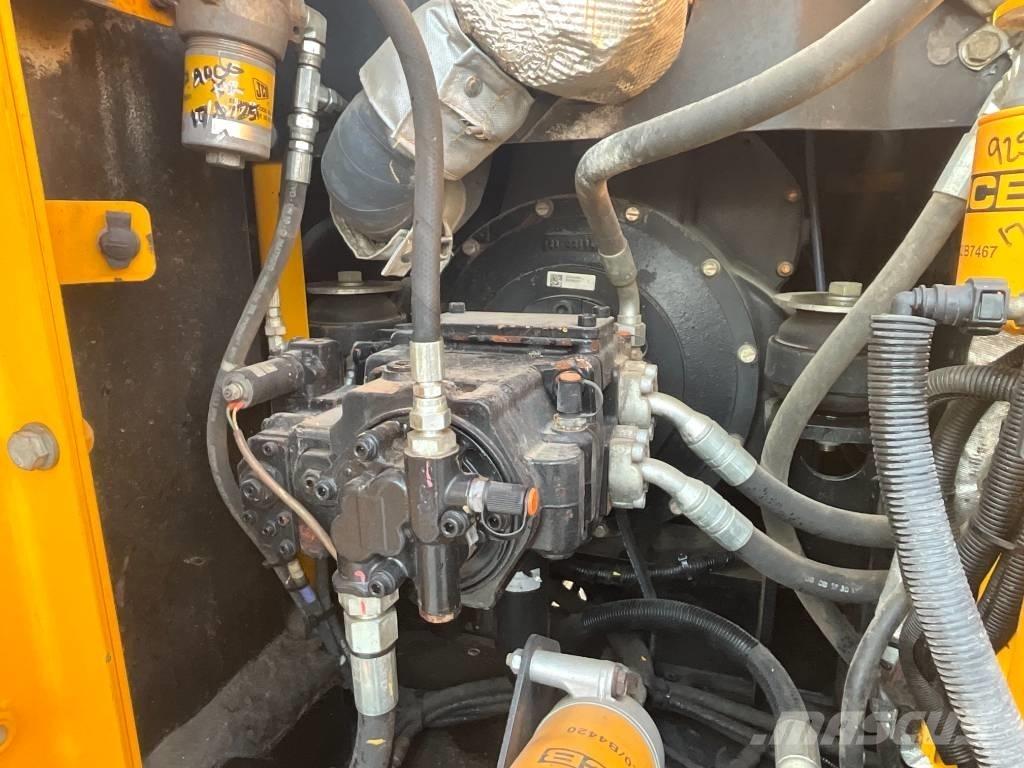 JCB JS 130 LC 4F Koparki gąsienicowe