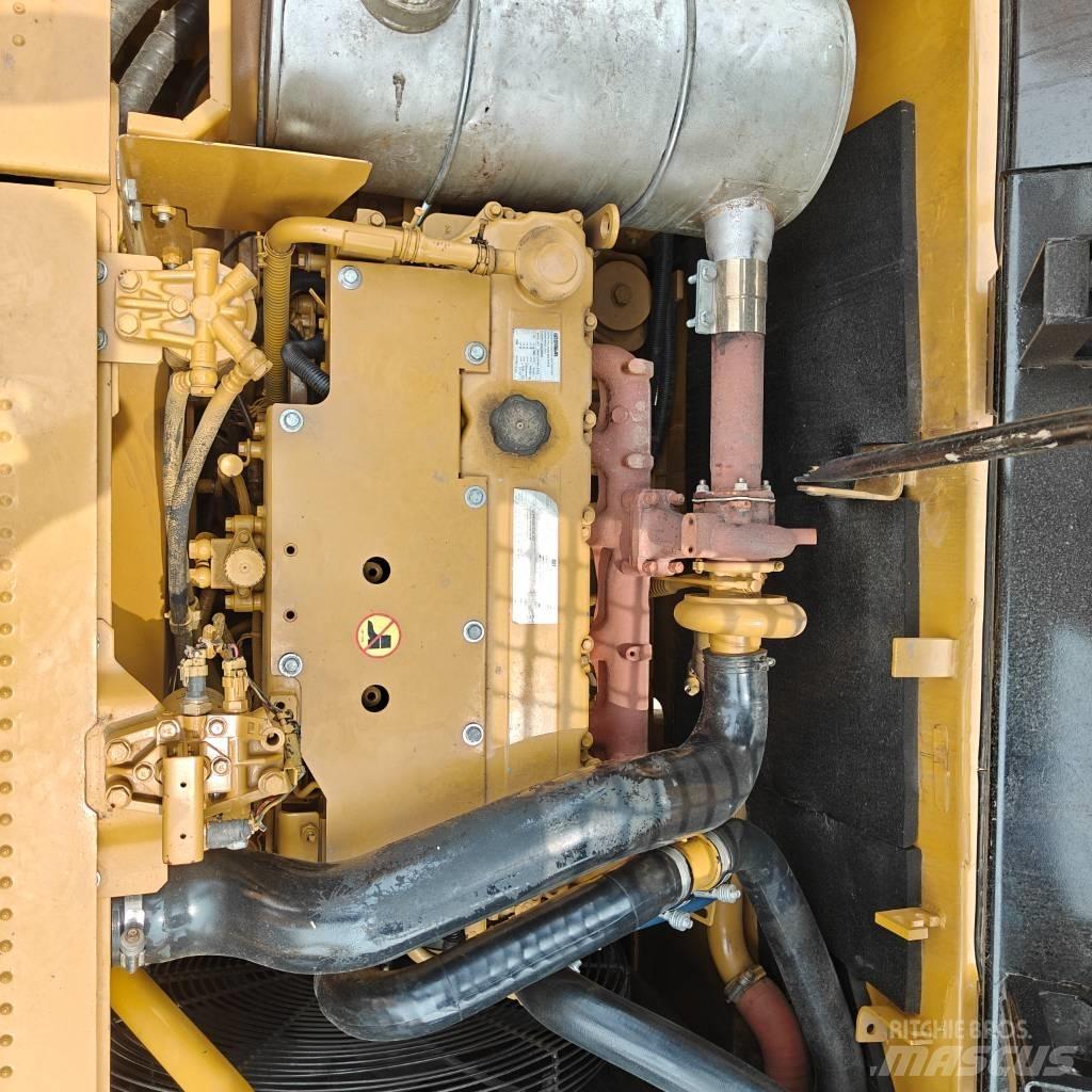 CAT 323 D L Koparki gąsienicowe